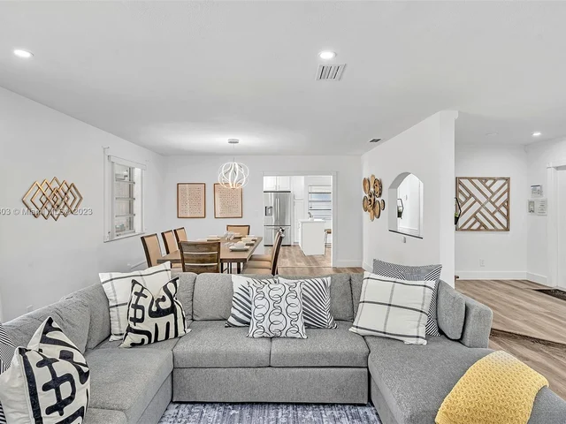 5200 Monroe St, Hollywood FL 33021