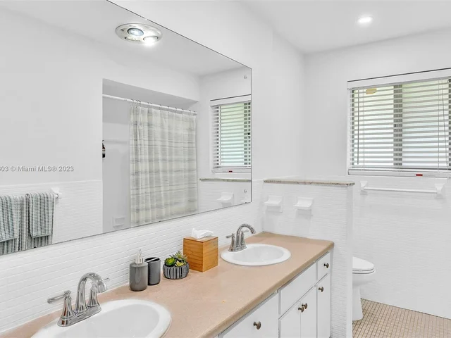 5200 Monroe St, Hollywood FL 33021