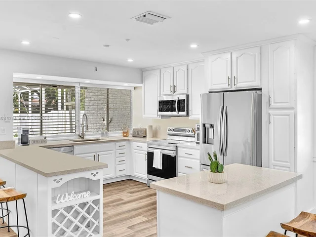 5200 Monroe St, Hollywood FL 33021