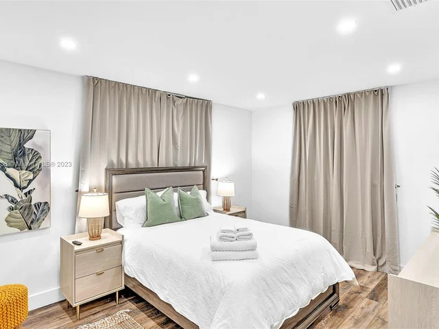 5200 Monroe St, Hollywood FL 33021