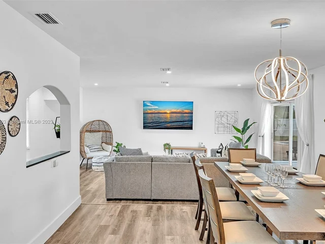 5200 Monroe St, Hollywood FL 33021