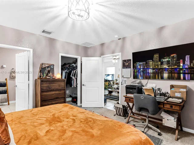 585 NE 6th Pl, Florida City FL 33034