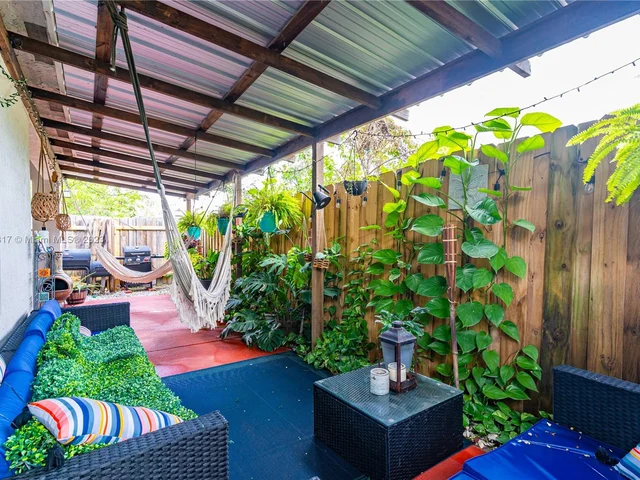 585 NE 6th Pl, Florida City FL 33034