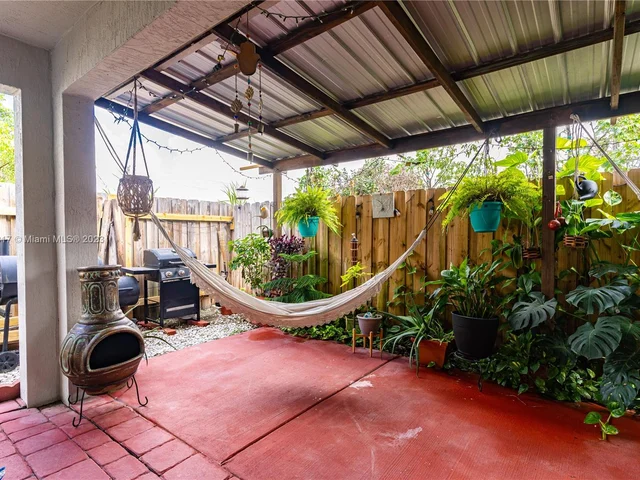 585 NE 6th Pl, Florida City FL 33034