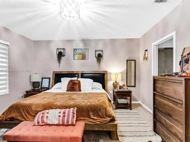 585 NE 6th Pl, Florida City FL 33034