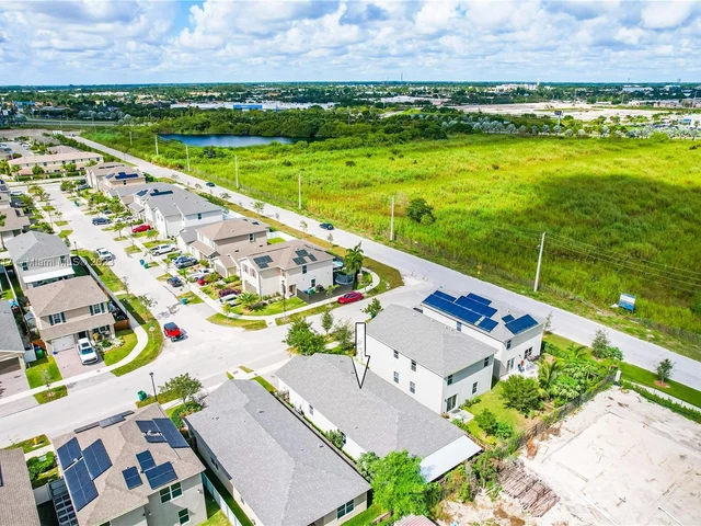 585 NE 6th Pl, Florida City FL 33034