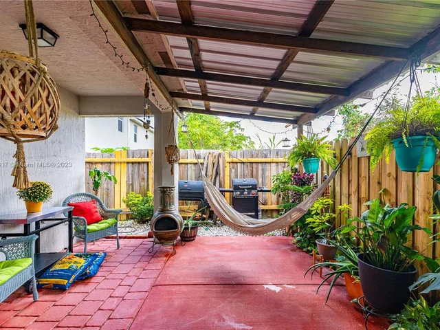 585 NE 6th Pl, Florida City FL 33034