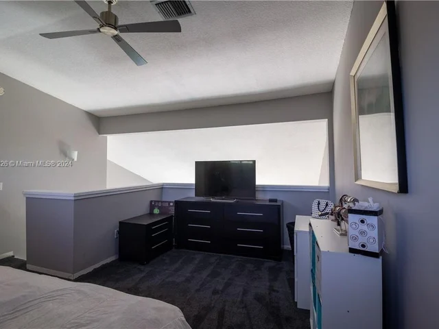 4287 S Pine Island Rd, Davie FL 33328