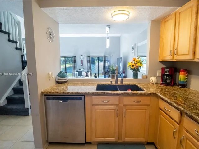 4287 S Pine Island Rd, Davie FL 33328