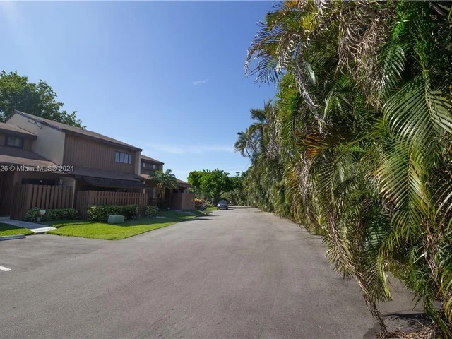 4287 S Pine Island Rd, Davie FL 33328