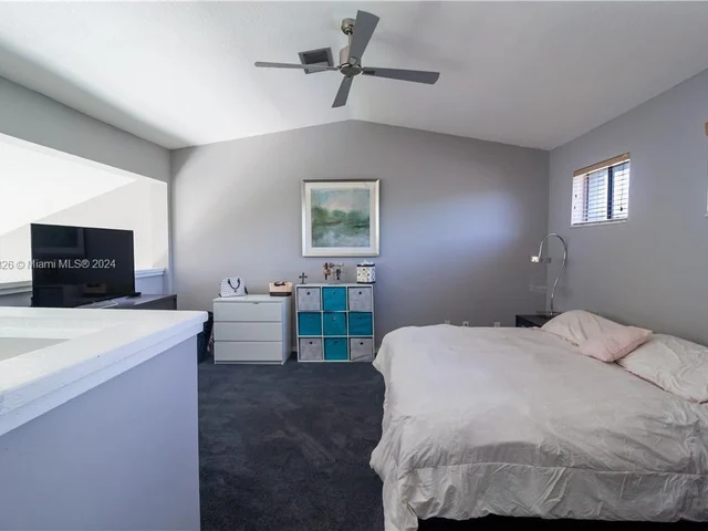 4287 S Pine Island Rd, Davie FL 33328