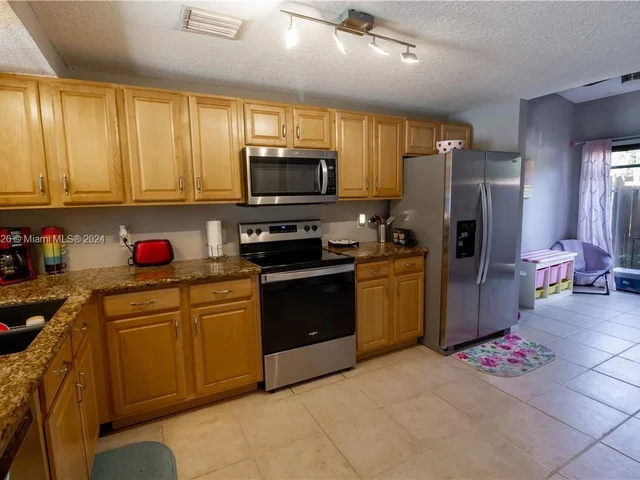 4287 S Pine Island Rd, Davie FL 33328