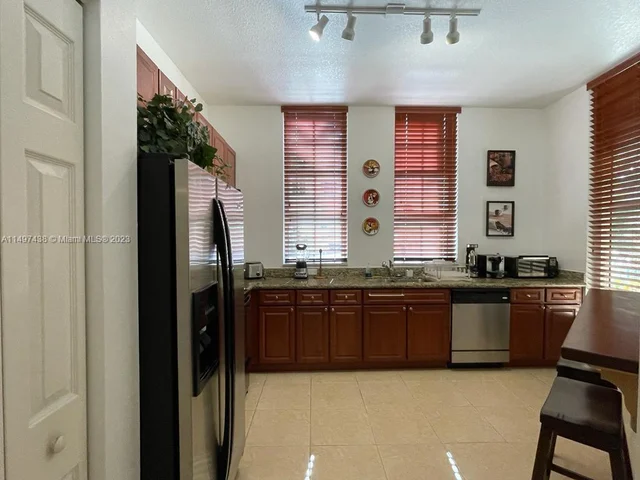 3001 NE 185th St # 114, Aventura FL 33180