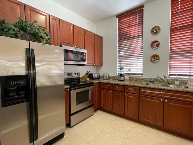 3001 NE 185th St # 114, Aventura FL 33180