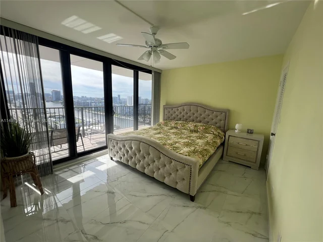 2101 S Ocean Dr # 2007, Hollywood FL 33019