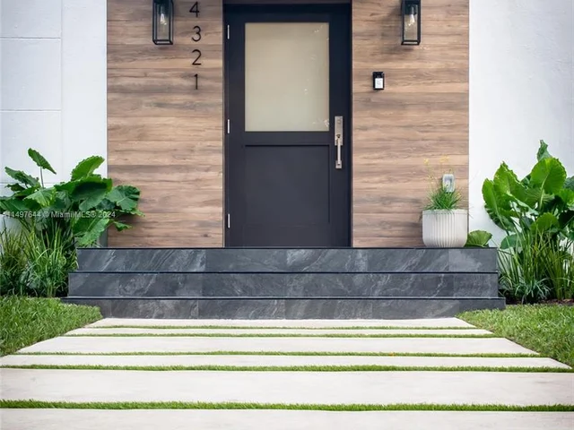 4321 Alton Rd, Miami Beach FL 33140