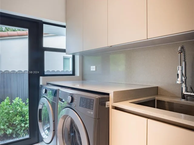 4321 Alton Rd, Miami Beach FL 33140