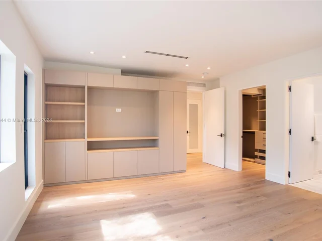 4321 Alton Rd, Miami Beach FL 33140