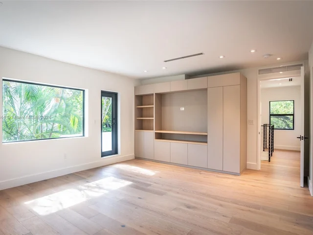 4321 Alton Rd, Miami Beach FL 33140