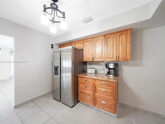 1739 W 79th St, Hialeah FL 33014