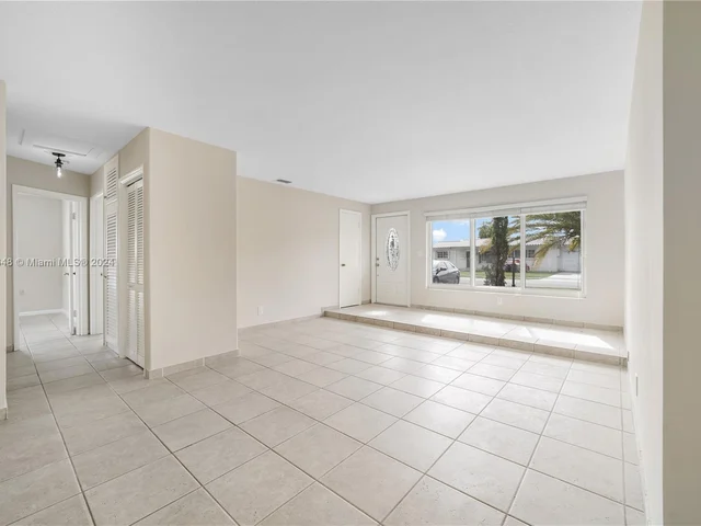 1739 W 79th St, Hialeah FL 33014