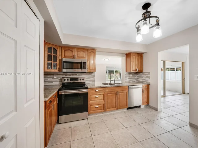 1739 W 79th St, Hialeah FL 33014