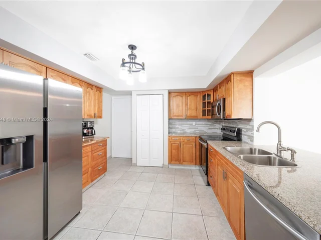 1739 W 79th St, Hialeah FL 33014