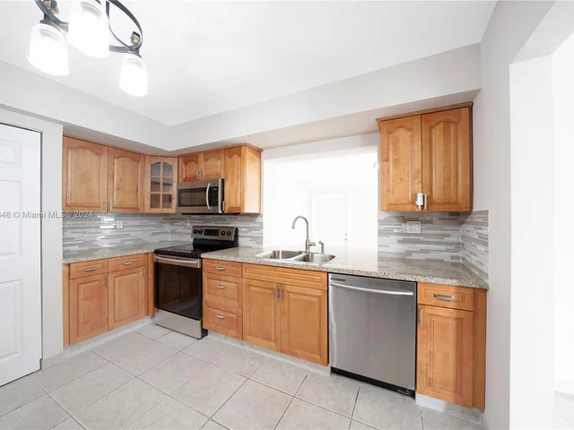 1739 W 79th St, Hialeah FL 33014