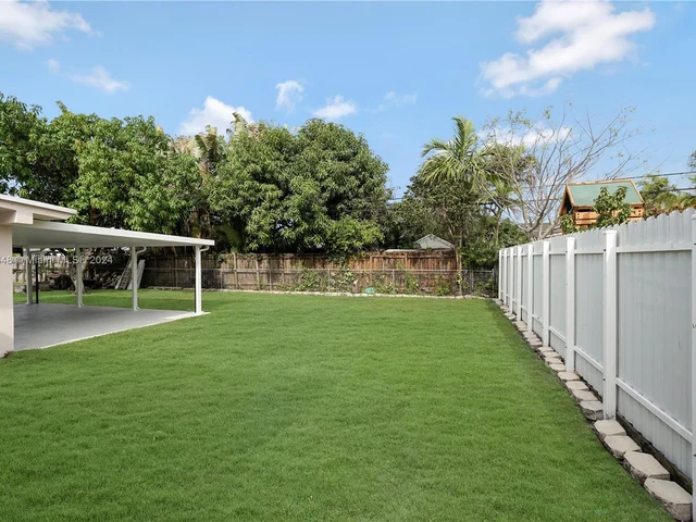 1739 W 79th St, Hialeah FL 33014