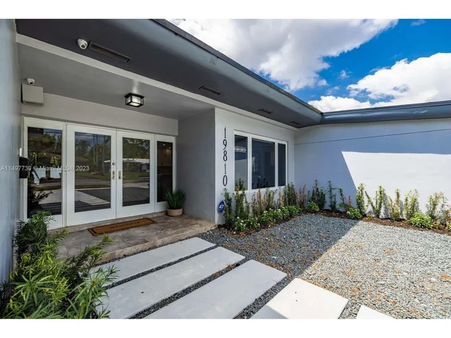 19810 NE 22nd Ave, Miami FL 33180