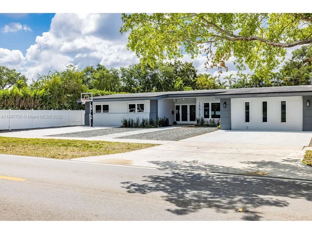 19810 NE 22nd Ave, Miami FL 33180