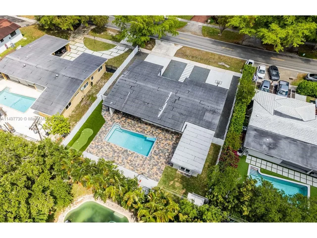 19810 NE 22nd Ave, Miami FL 33180