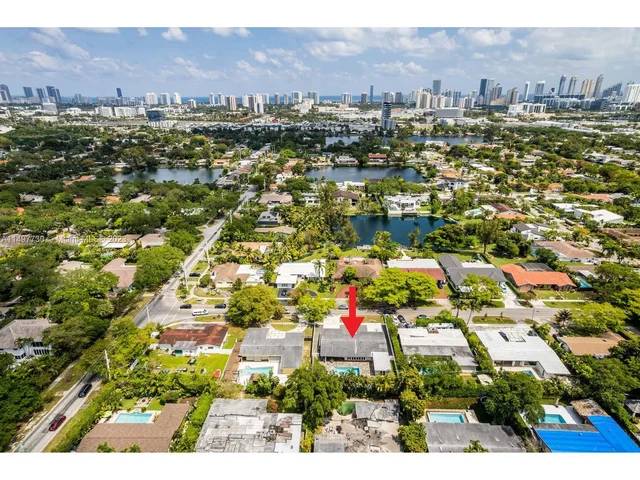 19810 NE 22nd Ave, Miami FL 33180