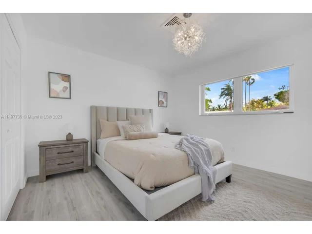 19810 NE 22nd Ave, Miami FL 33180