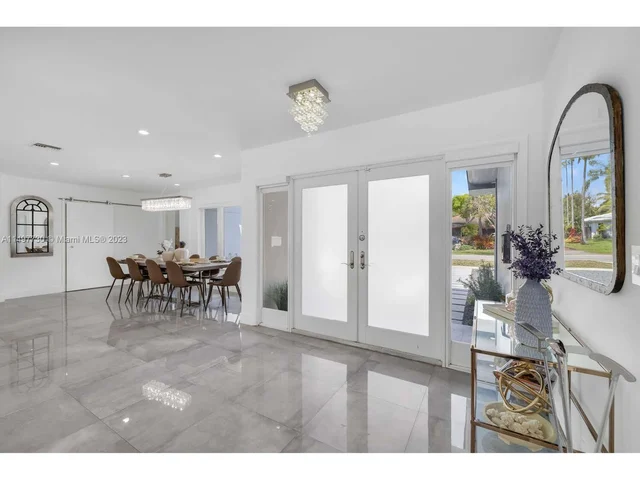 19810 NE 22nd Ave, Miami FL 33180