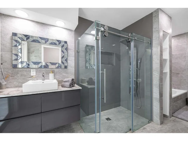 19810 NE 22nd Ave, Miami FL 33180