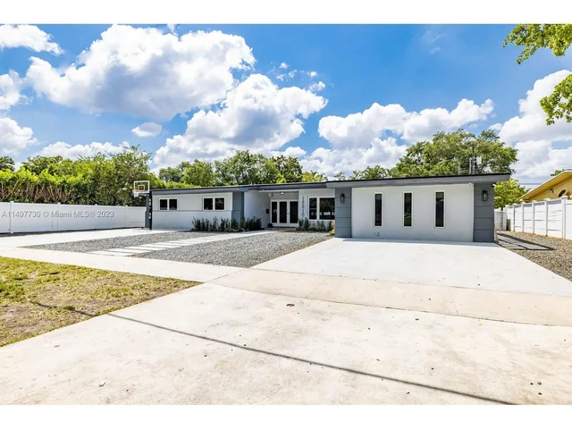 19810 NE 22nd Ave, Miami FL 33180