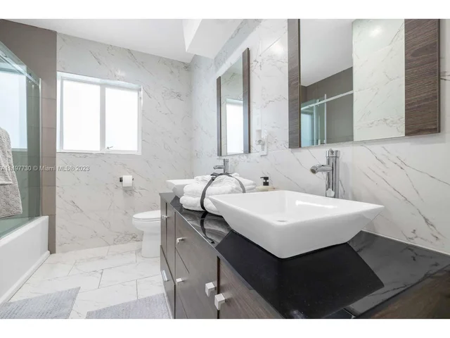 19810 NE 22nd Ave, Miami FL 33180