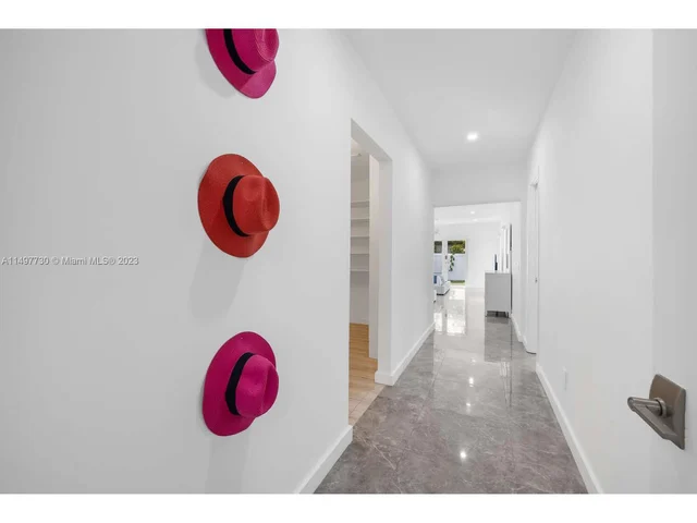 19810 NE 22nd Ave, Miami FL 33180