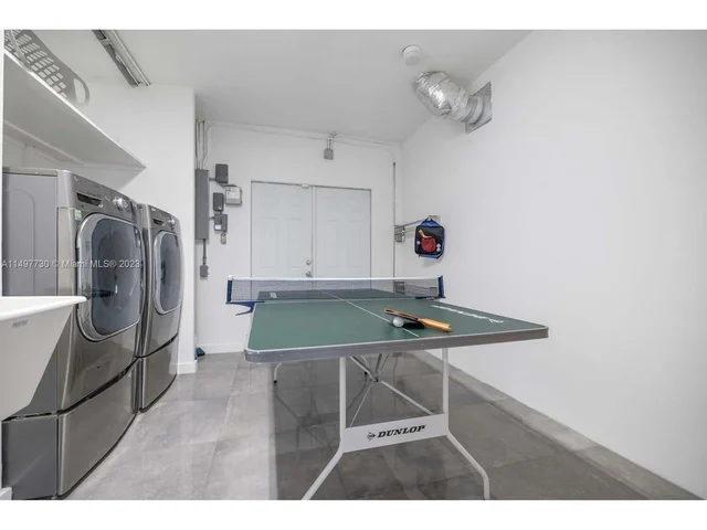 19810 NE 22nd Ave, Miami FL 33180