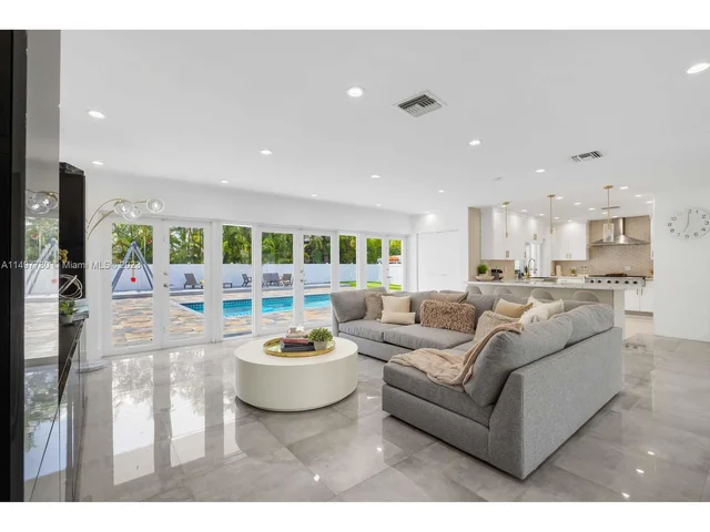 19810 NE 22nd Ave, Miami FL 33180