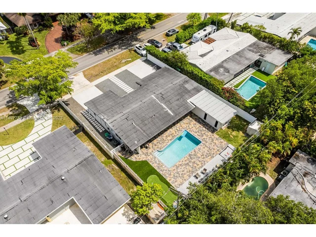 19810 NE 22nd Ave, Miami FL 33180