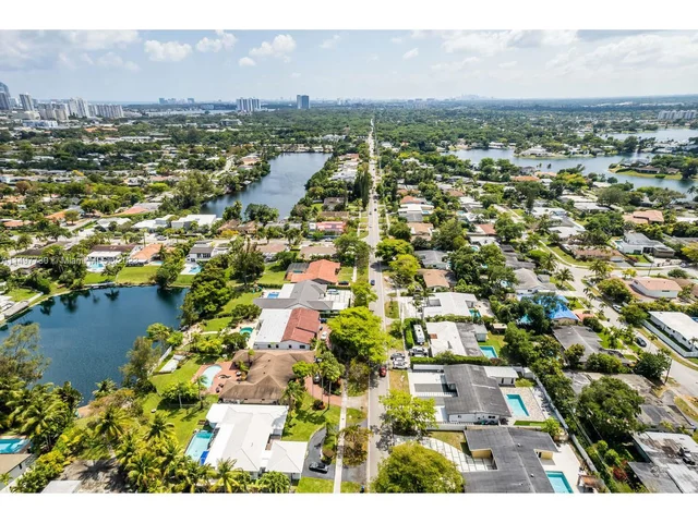 19810 NE 22nd Ave, Miami FL 33180