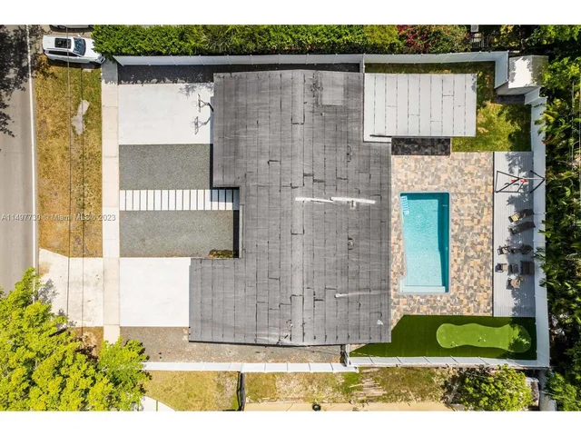 19810 NE 22nd Ave, Miami FL 33180