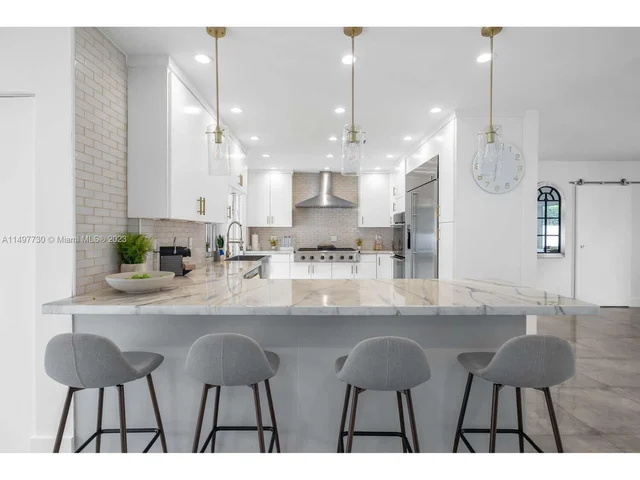 19810 NE 22nd Ave, Miami FL 33180