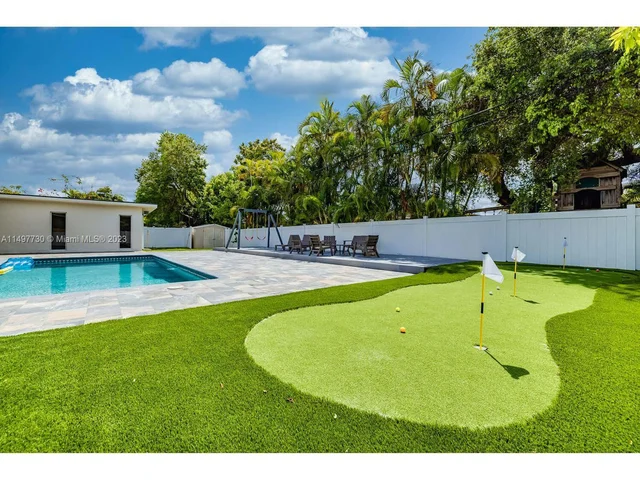 19810 NE 22nd Ave, Miami FL 33180