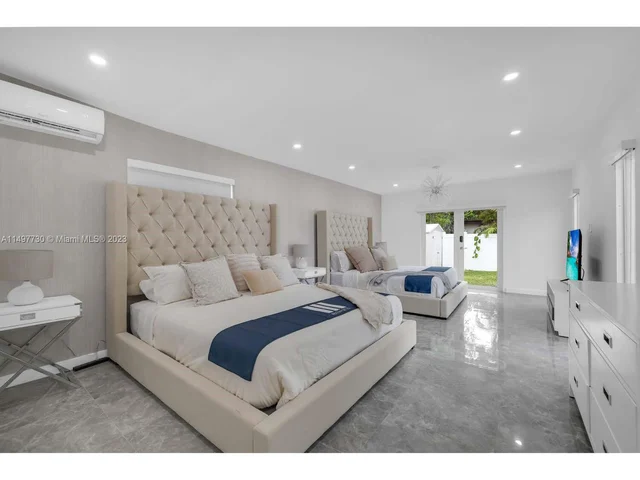 19810 NE 22nd Ave, Miami FL 33180