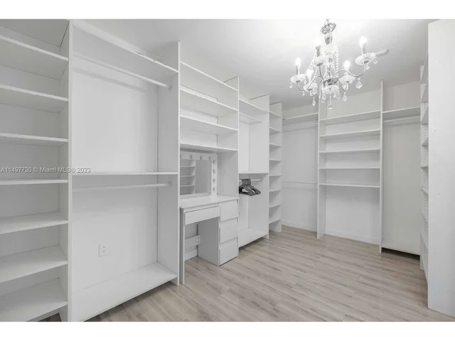 19810 NE 22nd Ave, Miami FL 33180