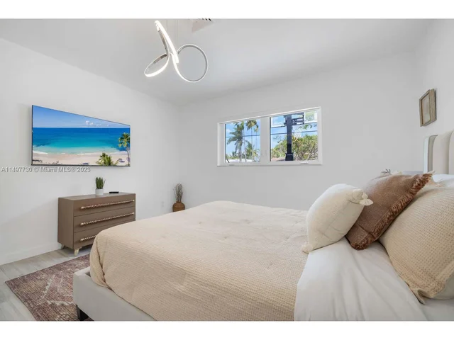 19810 NE 22nd Ave, Miami FL 33180