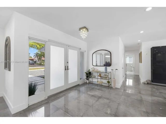 19810 NE 22nd Ave, Miami FL 33180